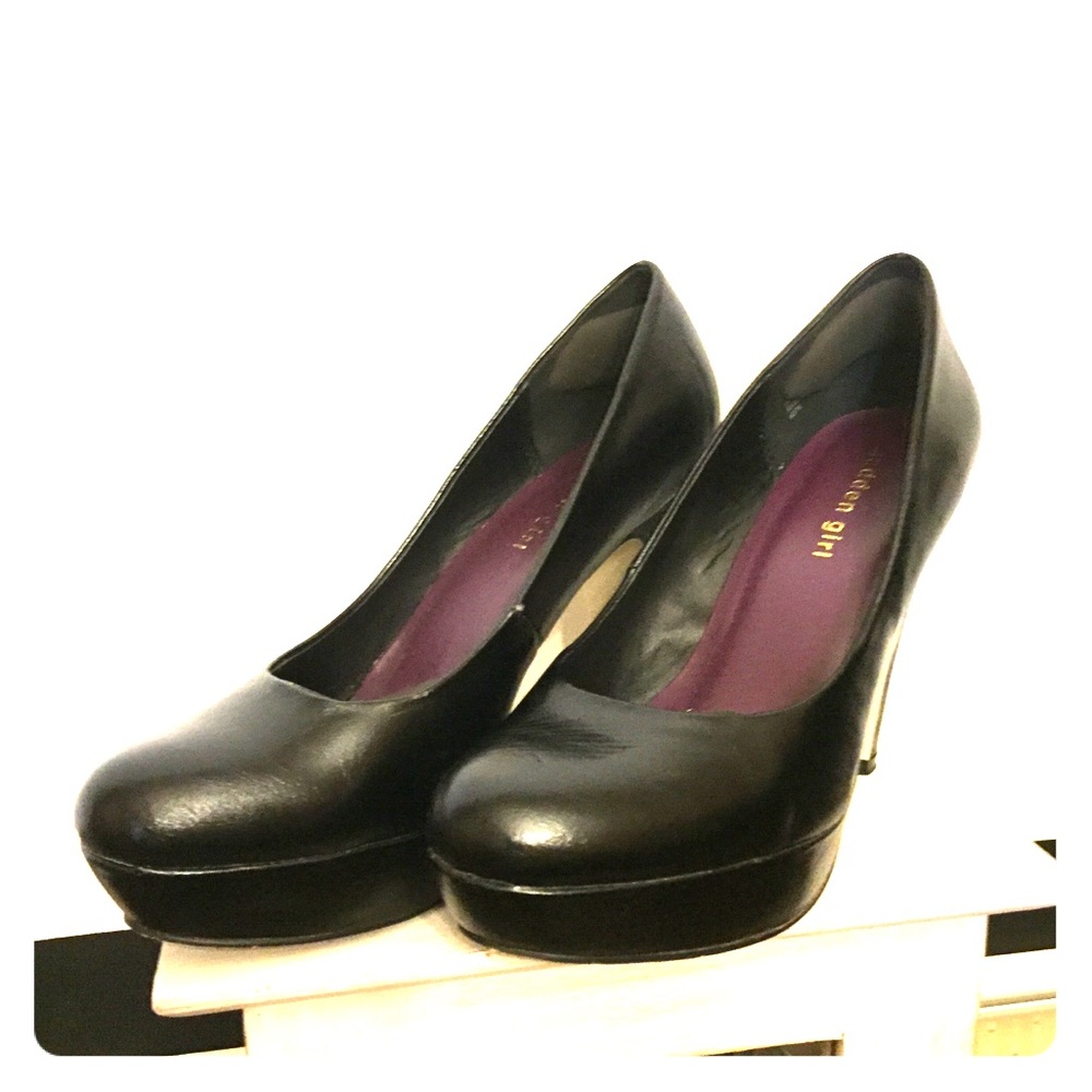 Madden Girl Black Platform Pumps 8M